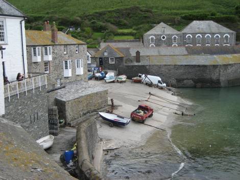 Port Isaac harbour, the Golden Lion to the left
